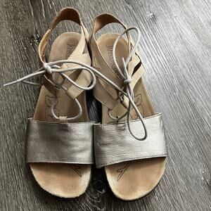 Josef Seibel Tonga Womens Strappy Sandals In Size US 9 / Euro 40 Gold/Tan